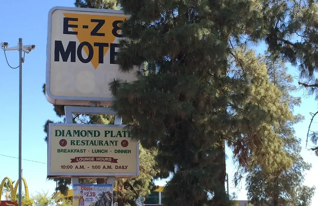 Ez 8 Motel Airporter-1